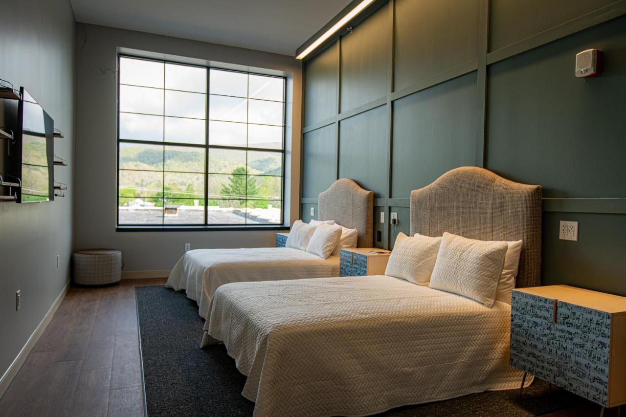 The Schoolhouse Hotel White Sulphur Springs Εξωτερικό φωτογραφία